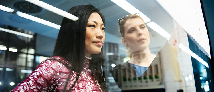 h-1-b visas for workers with specialized knowledge